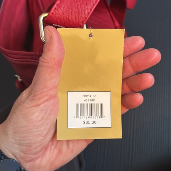 Bueno Vintage NWT purse, red, plethora of pockets! Adjustable strap - Picture 13 of 14